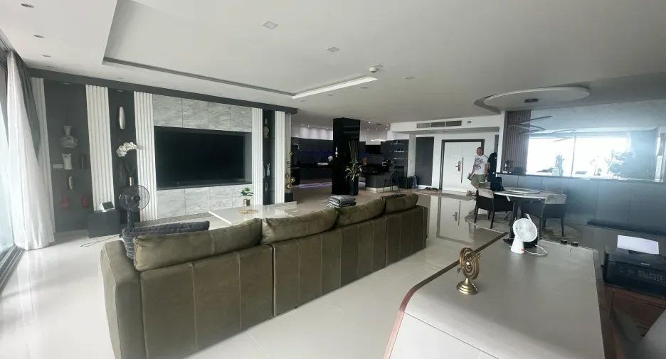 One Bedroom (120 m²)