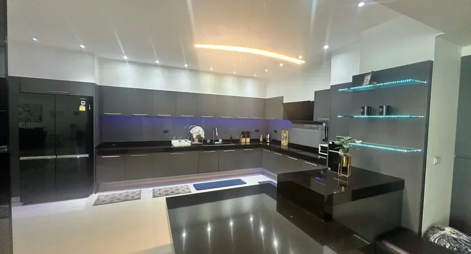 One Bedroom (120 m²)