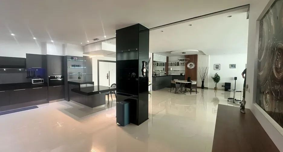 One Bedroom (120 m²)