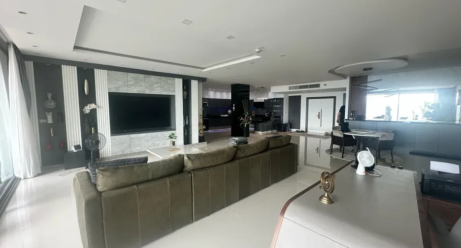 One Bedroom (120 m²)
