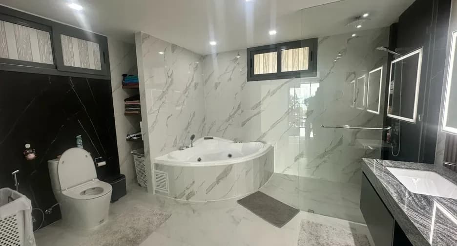 One Bedroom (120 m²)