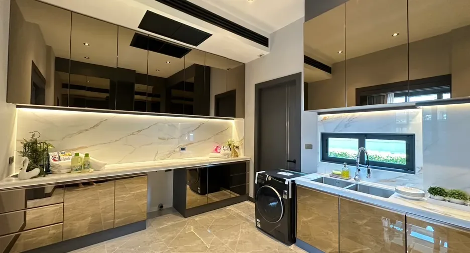 Five Bedroom (451 m²)