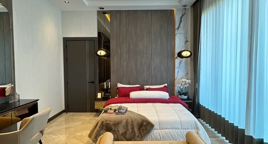 Five Bedroom (451 m²)