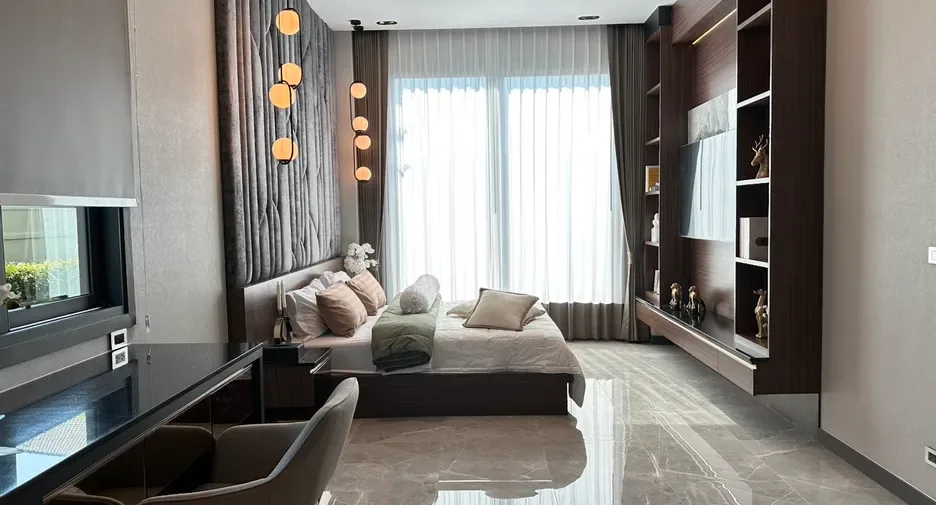Five Bedroom (451 m²)