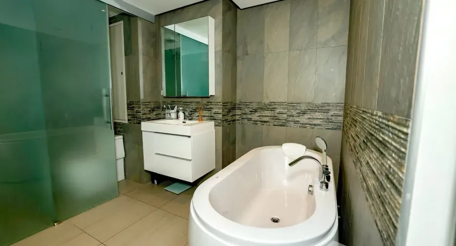 One Bedroom (66 m²)