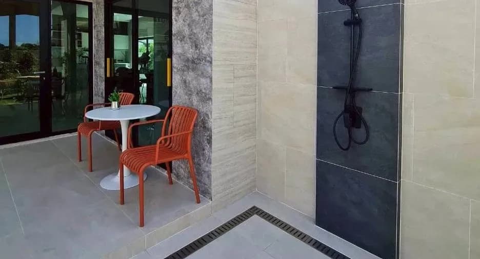 Four Bedroom (367 m²)