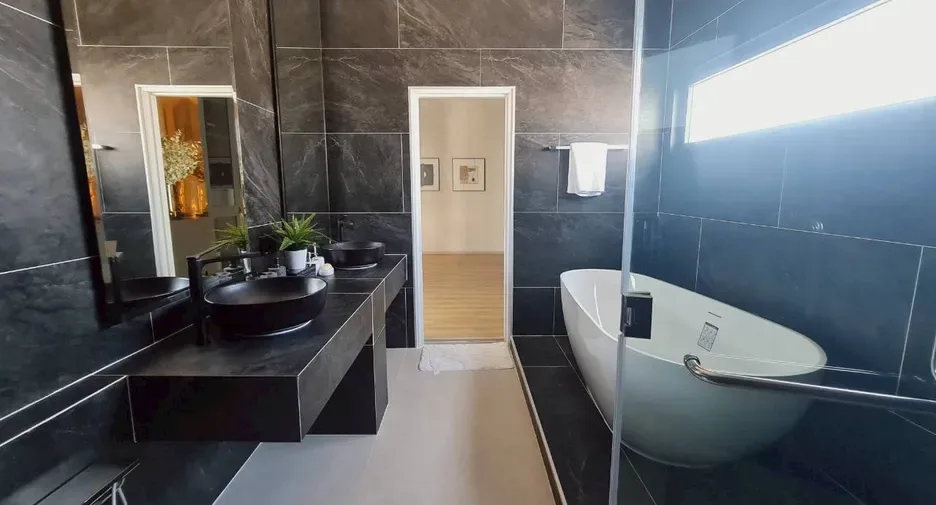 Four Bedroom (367 m²)