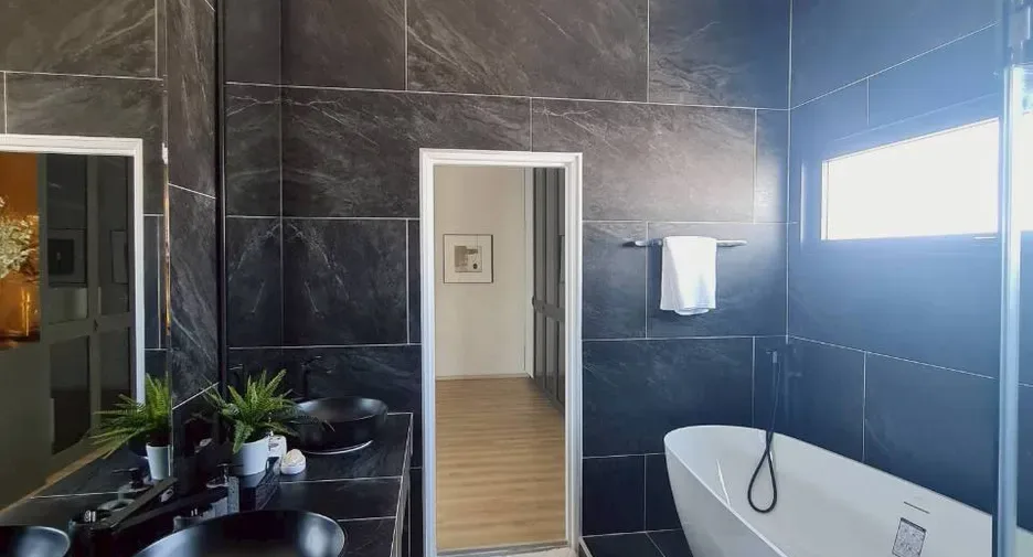 Four Bedroom (367 m²)